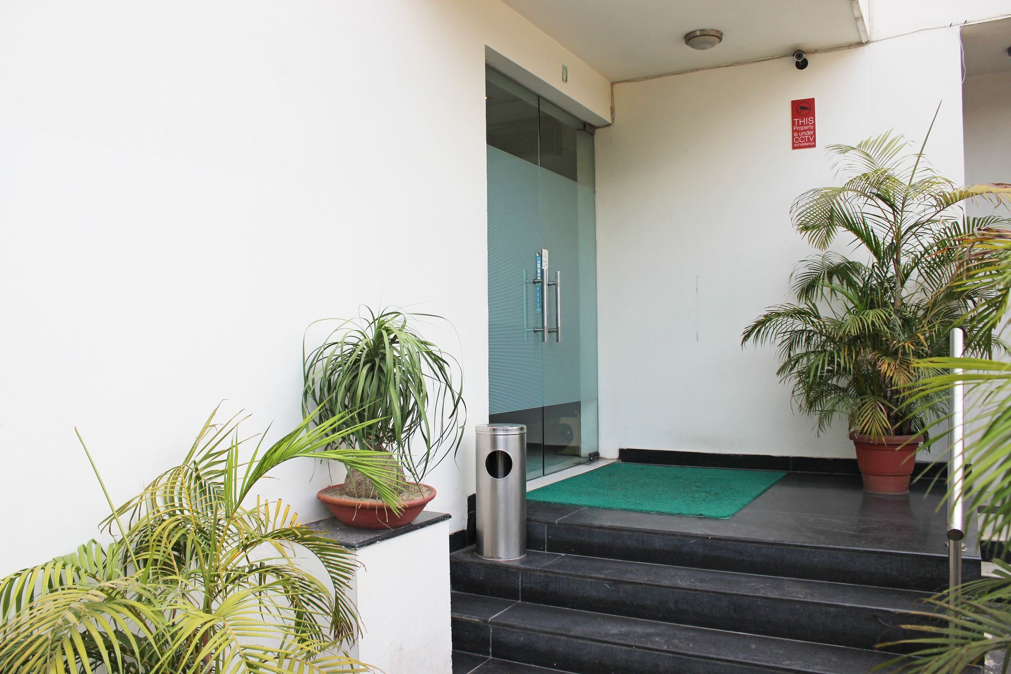 Oyo 605 Hotel Camria Γκουργκάον Εξωτερικό φωτογραφία