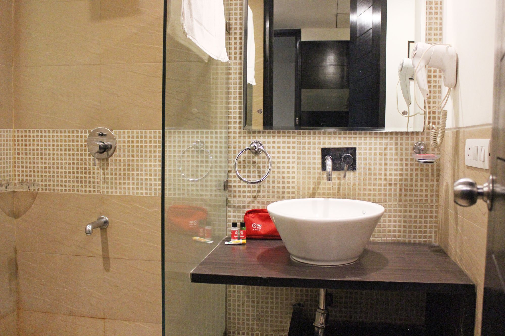 Oyo 605 Hotel Camria Γκουργκάον Εξωτερικό φωτογραφία